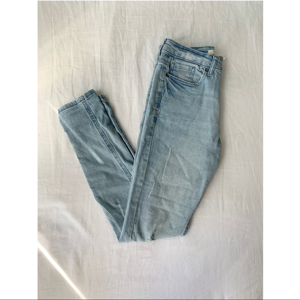 Forever21 - Distressed Denim Jeans